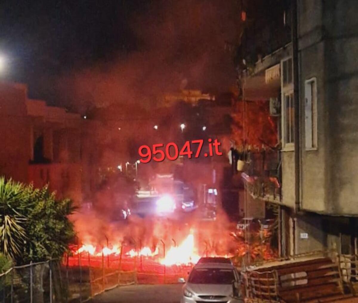 PATERNÒ: NELLA NOTTE INCENDIO DI STERPAGLIE IN ZONA "ACQUA GRASSA" - 