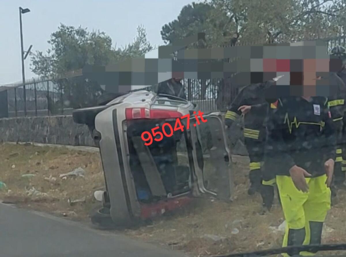 BELPASSO. INCIDENTE SULLA SP229 AUTO SI RIBALTA SUL FIANCO, FERITA 26ENNE - 