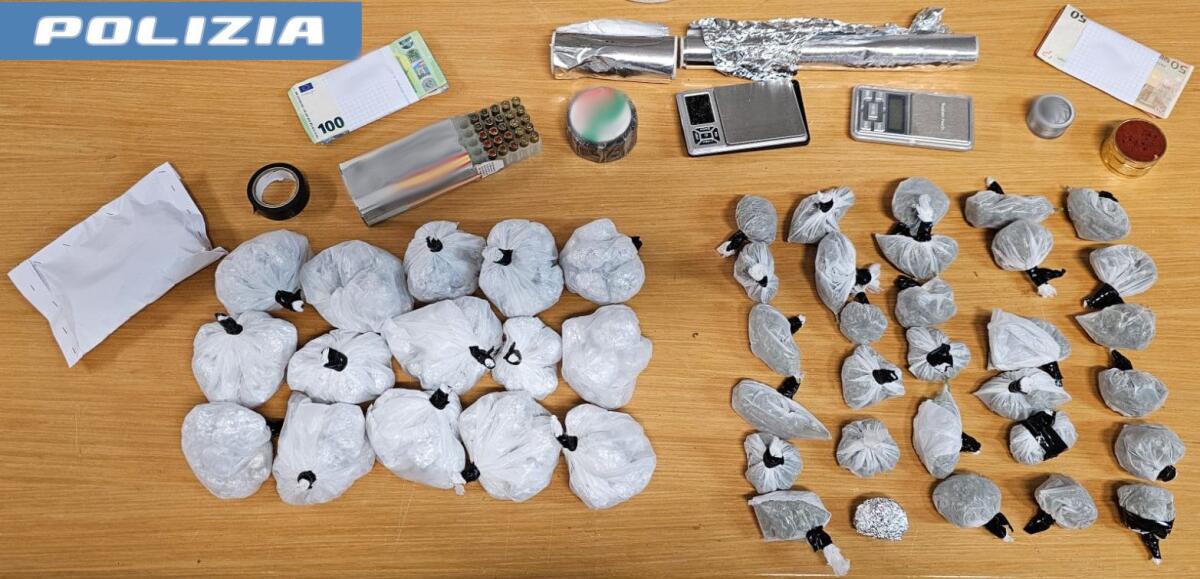 ADRANO. GIRAVA CON LA DROGA NEGLI SLIP, ARRESTATO ADRANO. - 