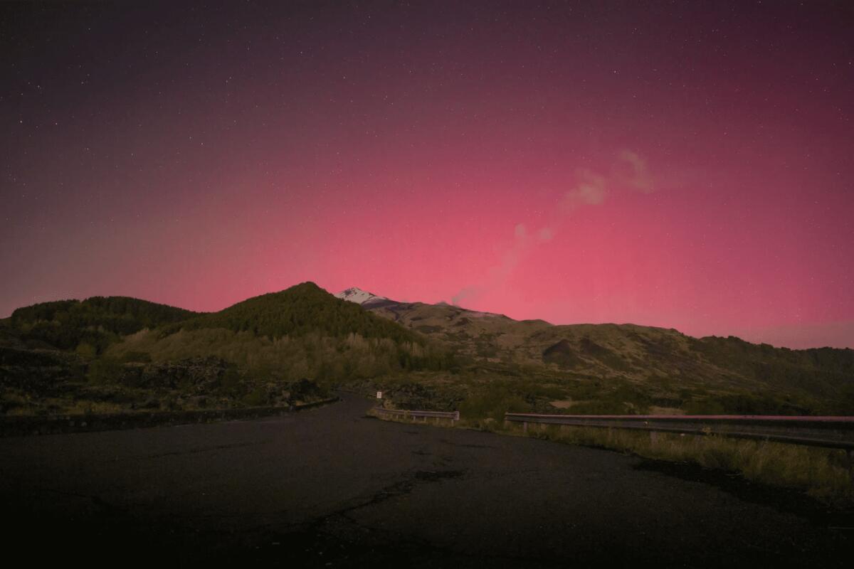 LE AURORE BOREALI POTREBBERO TORNARE, LA NOAA PREVEDE UN’ALTRA TEMPESTA GEOMAGNETICA ESTREMA NELLE PROSSIME ORE - 