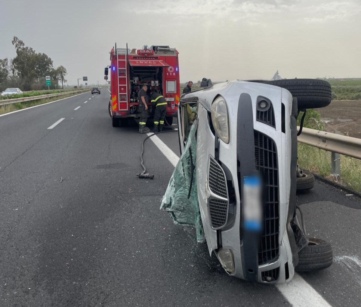 A19, AUTO SI RIBALTA TRA MOTTA E GERBINI, FERITA DONNA - 