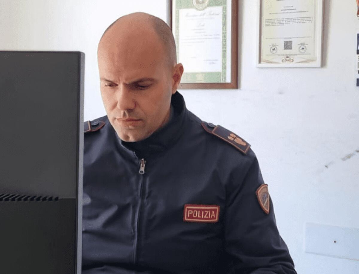 BELPASSO: IL SINDACO CAPUTO SI CONGRATULA CON L’ISPETTORE PREZZAVENTO PER IL SALVATAGGIO DI UN SUICIDA - 