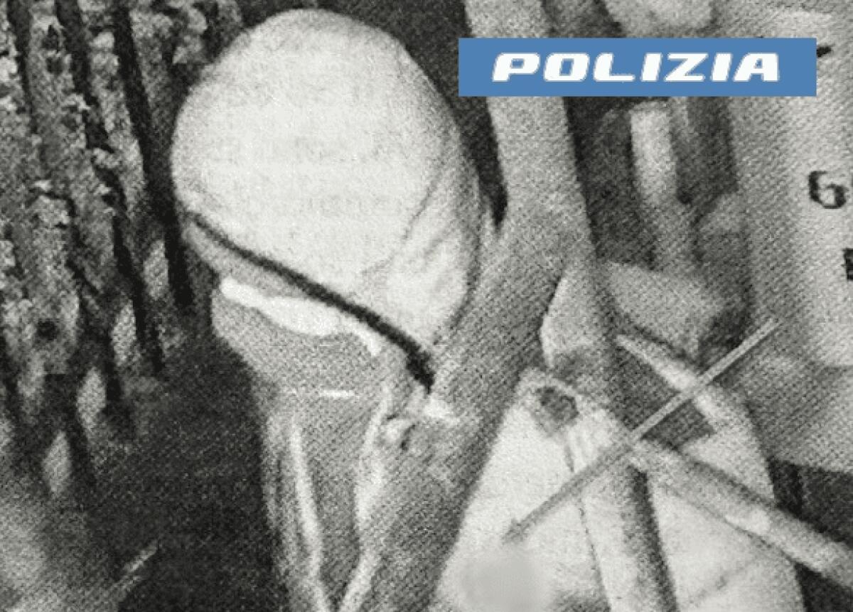 CATANIA. FINGE DI VOLER AVER UN RAPPORTO SESSUALE CON BADANTE, MA LO IMBAVAGLIA E METTE A SEGNO UNA RAPINA - 