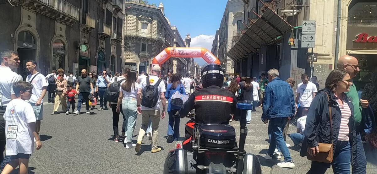 BAMBINA DI NOVE ANNI SI PERDE DURANTE LA "CORRI CATANIA": RITROVATA DAI CARABINIERI - 