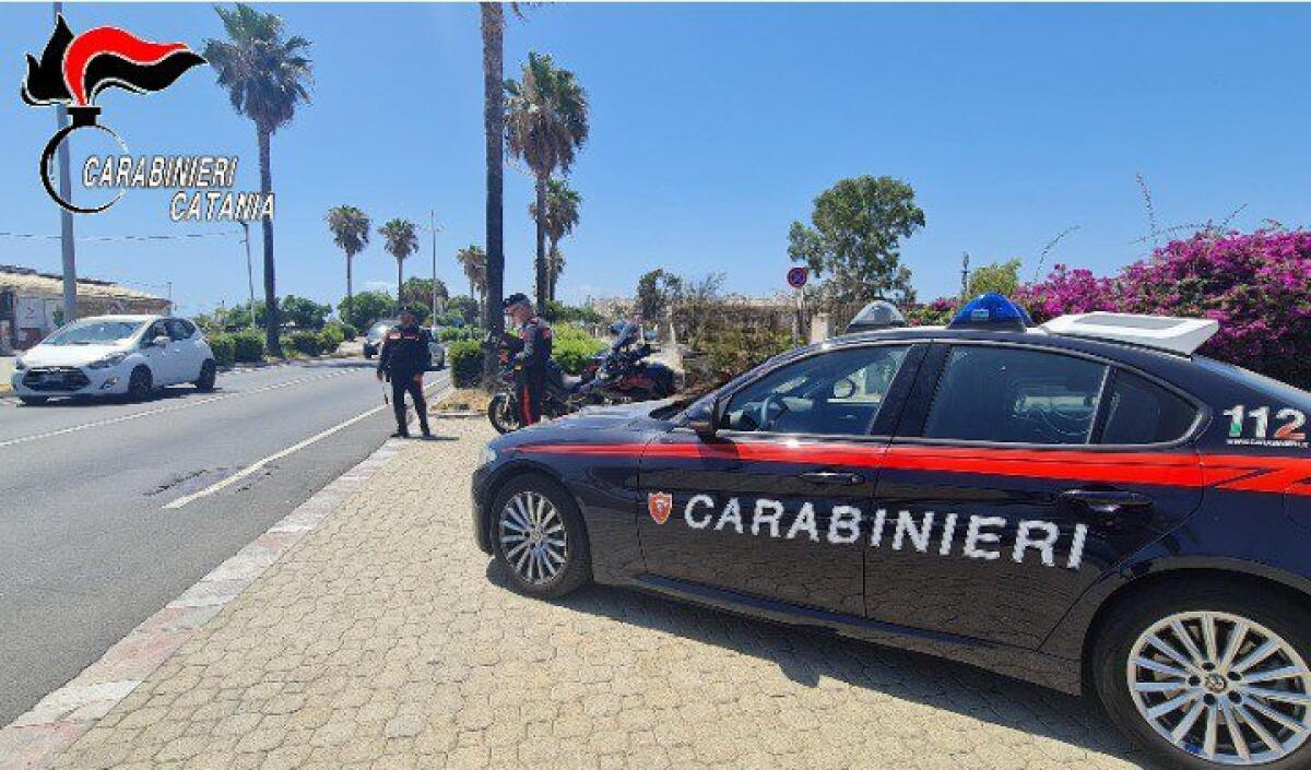 CATANIA. LITIGA CON IL FIDANZATINO ED AGGREDISCE I CARABINIERI: MINORENNE DENUNCIATA - 