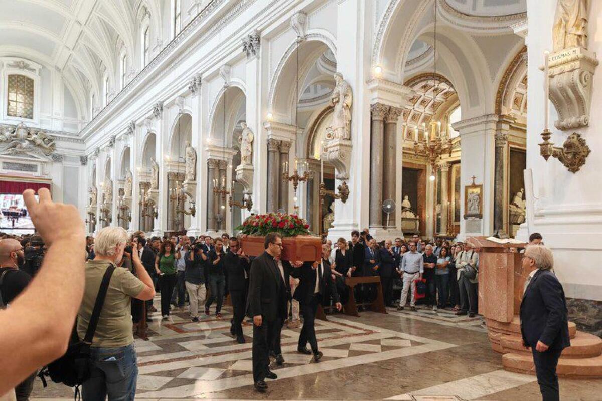 CATTEDRALE GREMITA A PALERMO PER FUNERALI ONORATO, LA MOGLIE: “VOGLIAMO VERITÀ PER ANGELO” - 