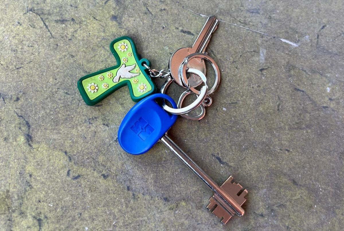 PATERNÒ. RITROVATO QUESTO MAZZO DI CHIAVI ZONA CORSO ITALIA - 