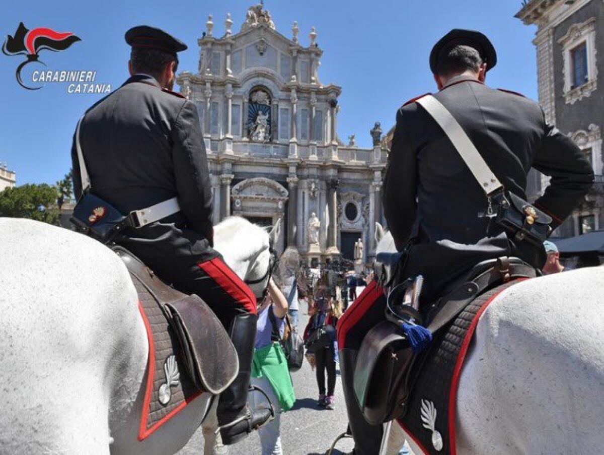 CATANIA. BIMBO SI ALLONTANA DAI GENITORI E SI SMARRISCE, TROVATO DAI CARABINIERI A CAVALLO - 