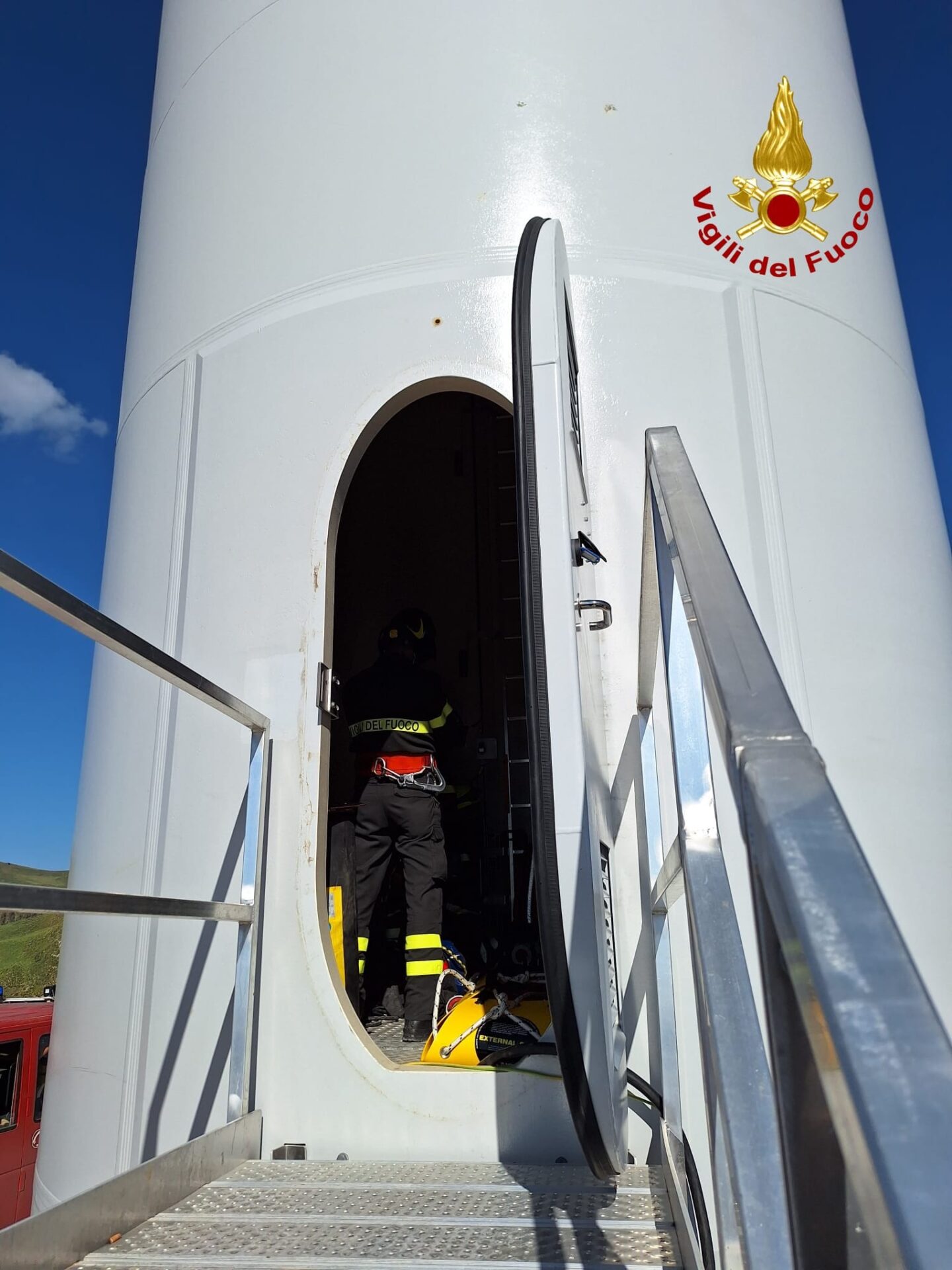 UN OPERAIO MUORE A NEL TRAPANESE: È PRECIPITATO DA 30 METRI MENTRE LAVORAVA SU UNA PALA EOLICA