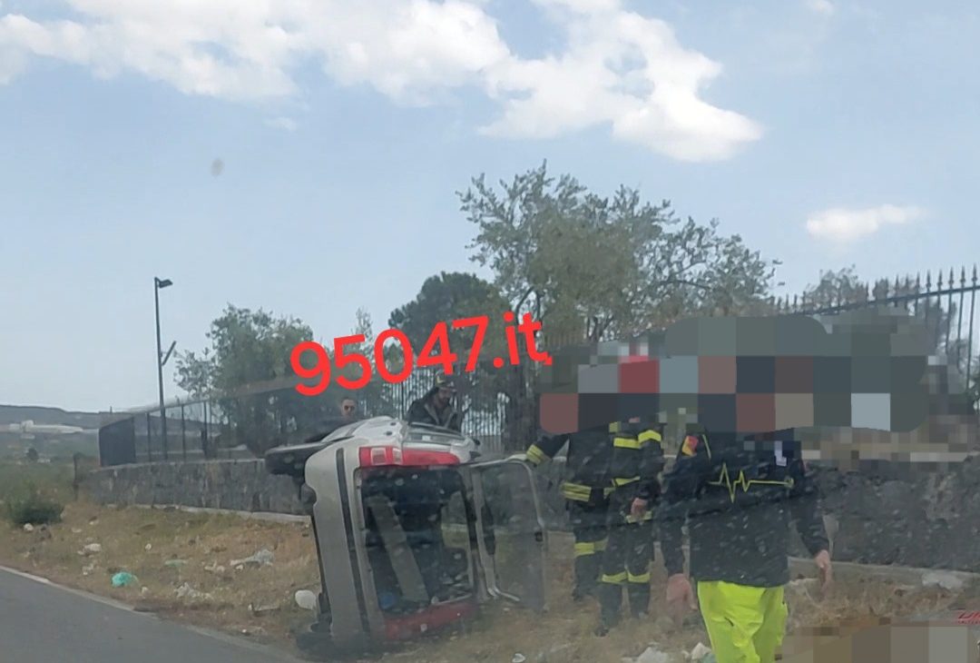 BELPASSO. INCIDENTE SULLA SP229 AUTO SI RIBALTA SUL FIANCO: SOCCORSI SUL POSTO