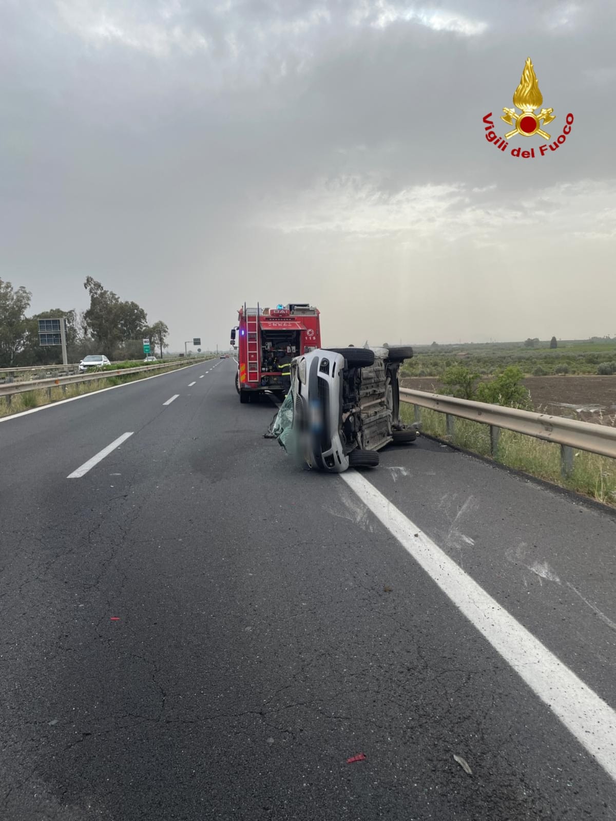 A19, AUTO SI RIBALTA TRA MOTTA E GERBINI, FERITA DONNA