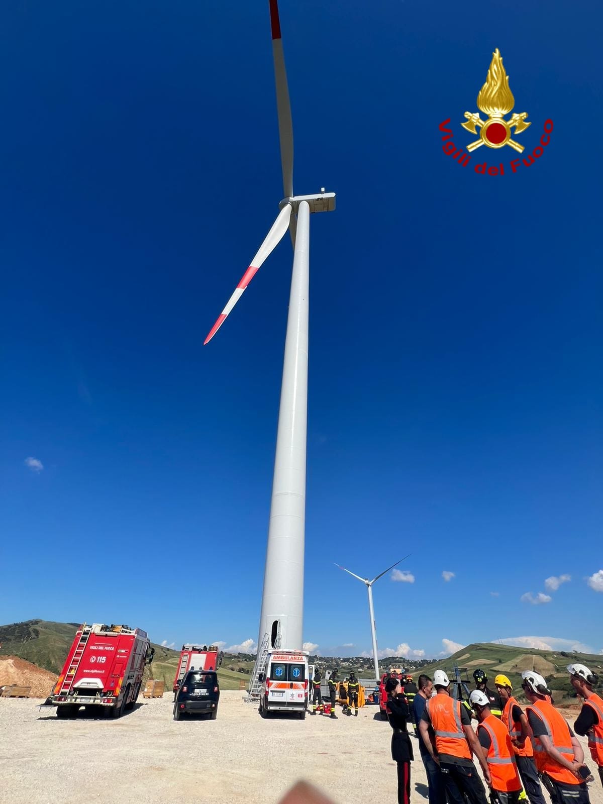 UN OPERAIO MUORE A NEL TRAPANESE: È PRECIPITATO DA 30 METRI MENTRE LAVORAVA SU UNA PALA EOLICA
