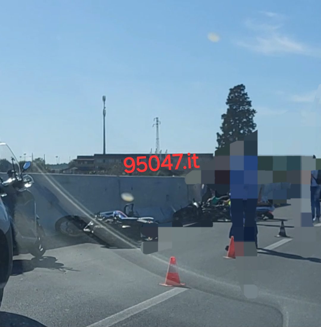 GRAVE INCIDENTE SULLA SUPERSTRADA 121: COINVOLTI DUE MEZZI A DUE RUOTE. SOCCORSI SUL POSTO