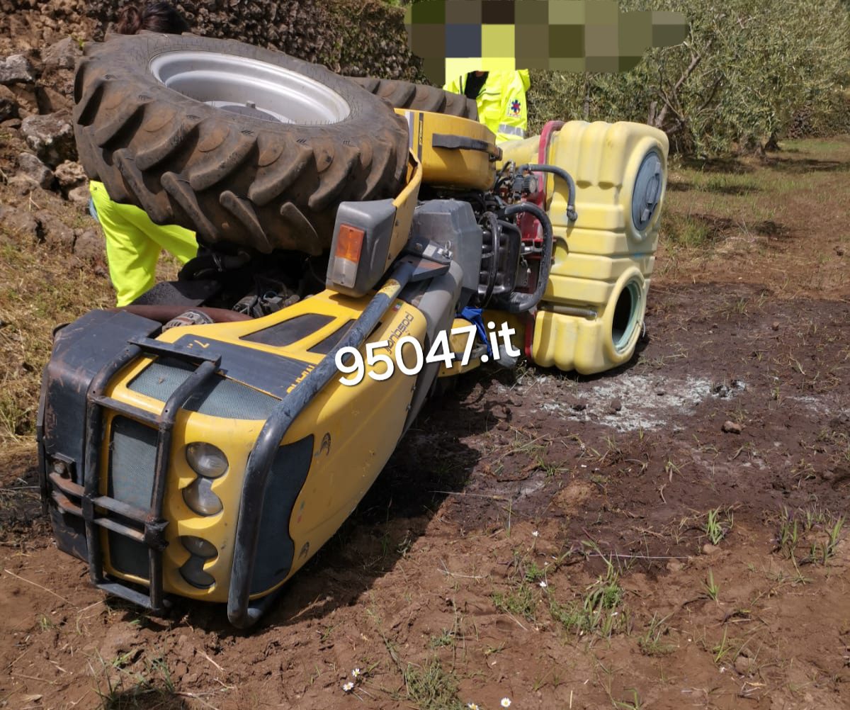 TRAGEDIA A CASTIGLIONE DI SICILIA: IL TRATTORE SI RIBALTA, MUORE 52ENNE