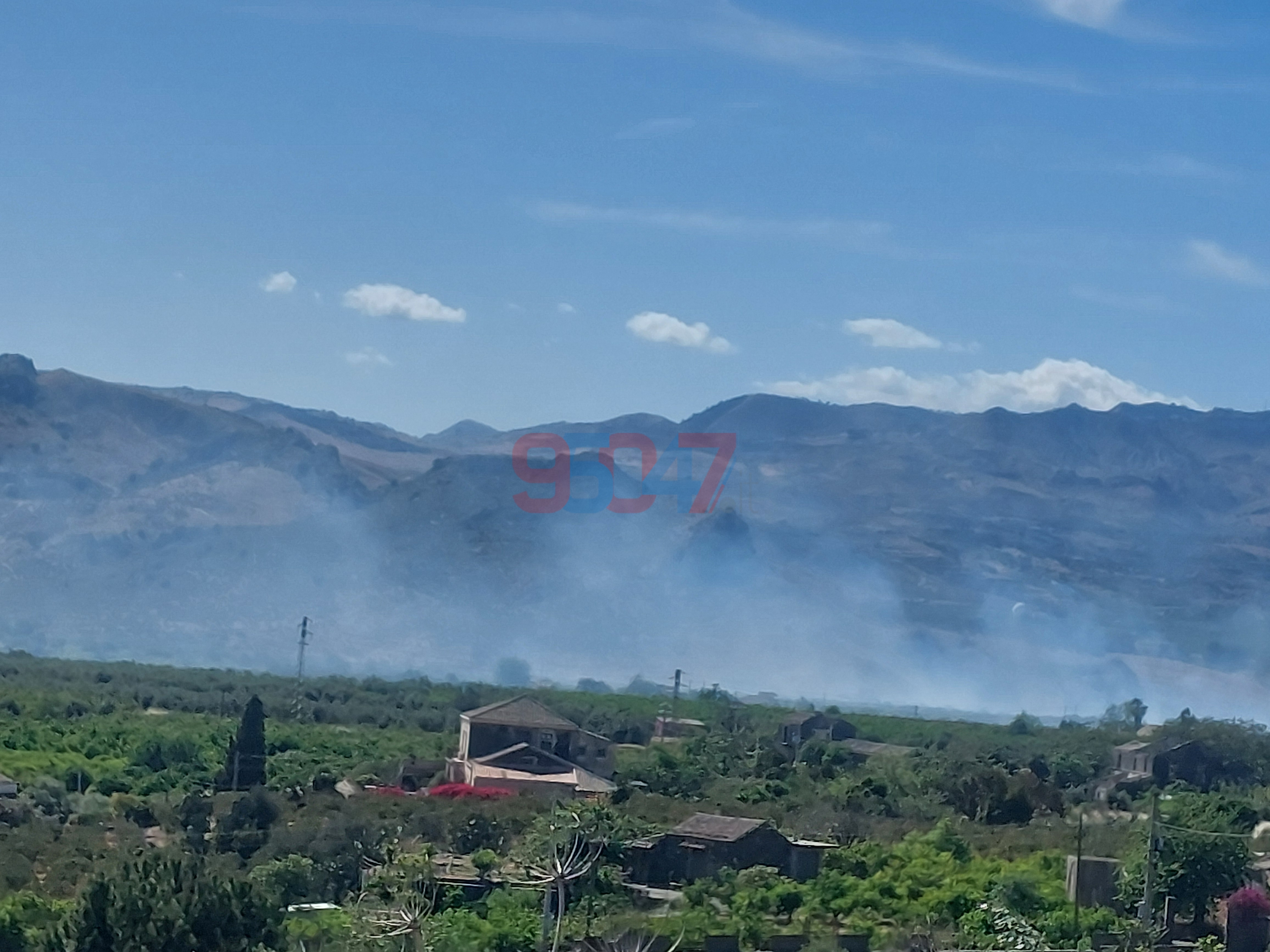 IN CORSO DUE VASTI INCENDI DI STERPAGLIE IN ZONA SAN MARCO