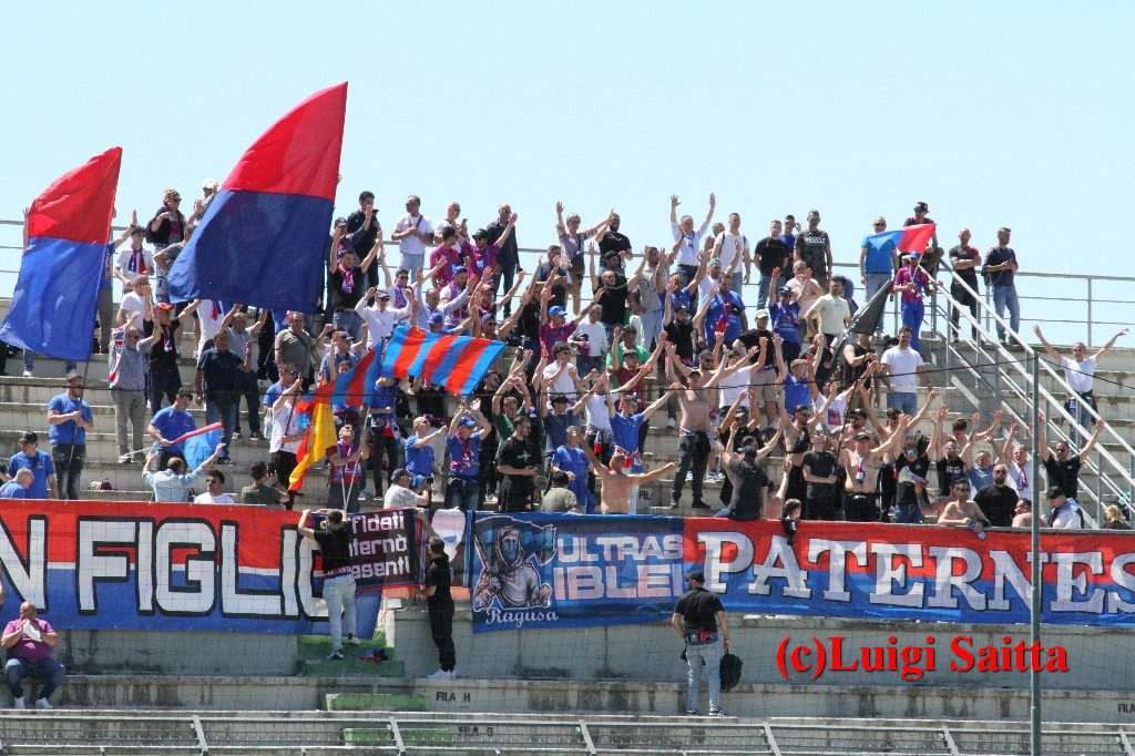 PATERNO’ CALCIO: LA FESTA CONTINUA, RIVIAMO LA FINALE TRA TIFOSI E FESTEGGIAMENTI