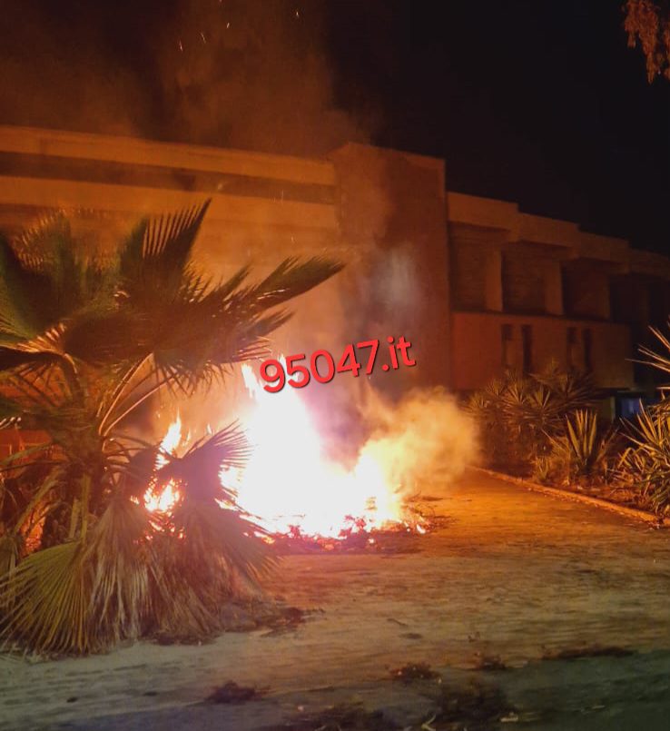 PATERNÒ: NELLA NOTTE INCENDIO DI STERPAGLIE IN ZONA "ACQUA GRASSA"