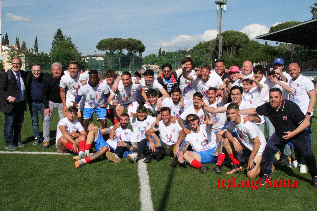 PATERNO’ CALCIO: LA FESTA CONTINUA, RIVIAMO LA FINALE TRA TIFOSI E FESTEGGIAMENTI