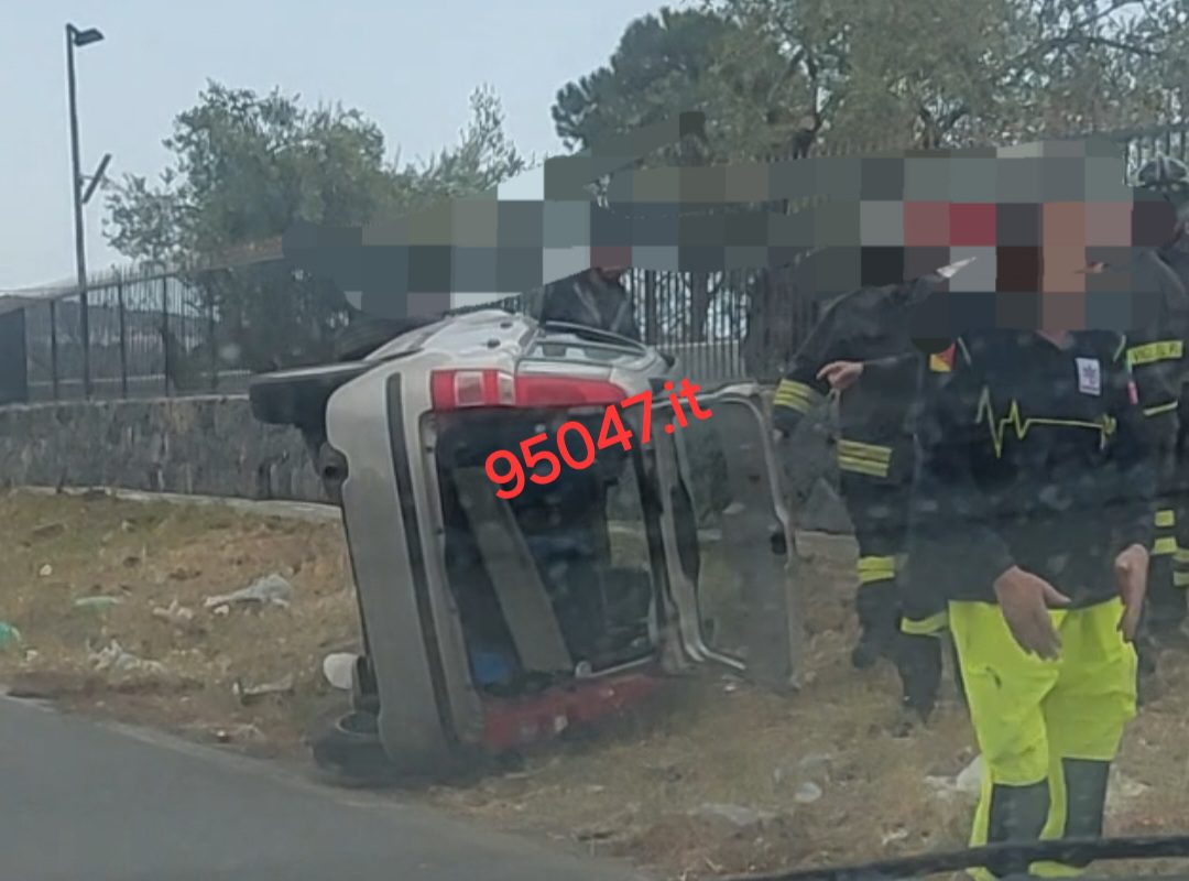 BELPASSO. INCIDENTE SULLA SP229 AUTO SI RIBALTA SUL FIANCO: SOCCORSI SUL POSTO