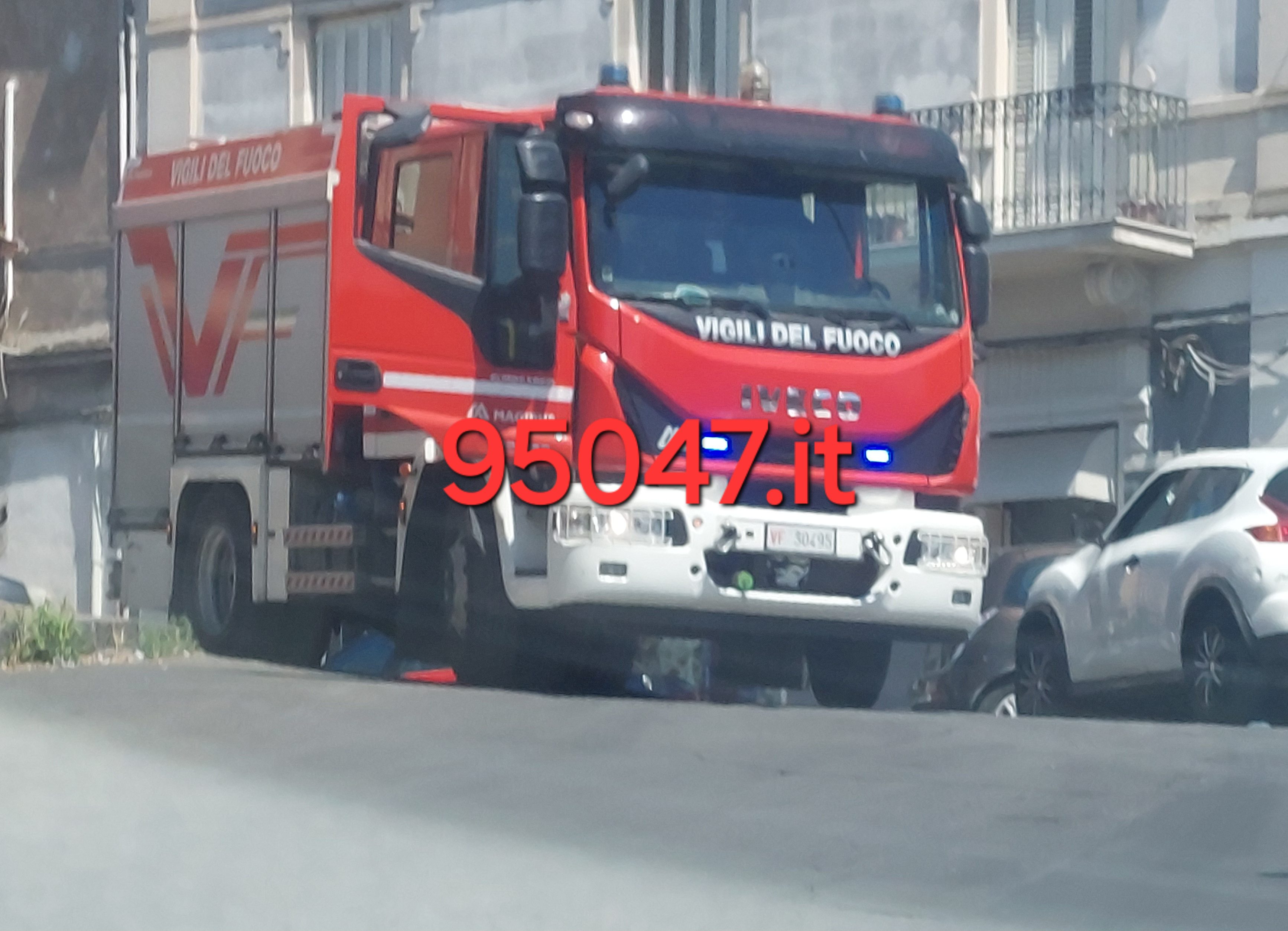 INCENDIO A PATERNÒ: AUTO IN FIAMME IN VIA G.B. NICOLOSI