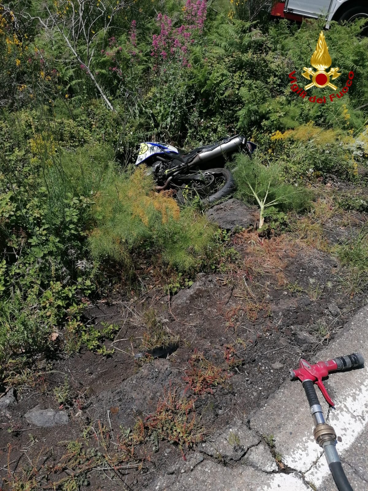 LINGUAGLOSSA. INCIDENTE TRA DUE MOTO, ENTRAMBI I CONDUCENTI PORTATI IN ELICOTTERO IN OSPEDALE