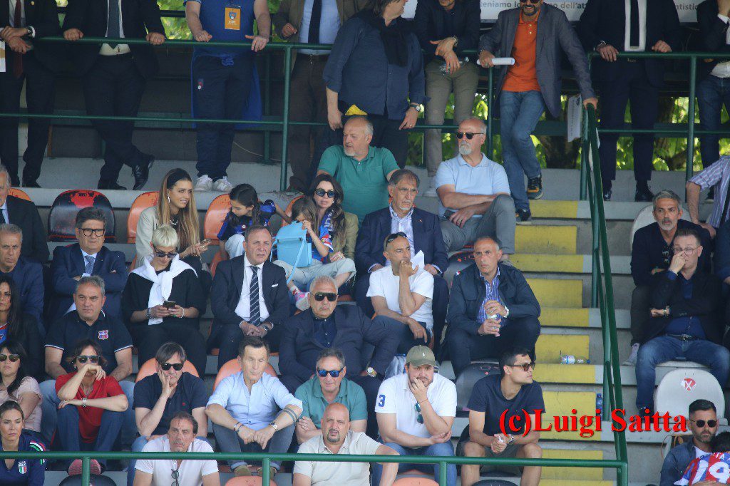 PATERNO’ CALCIO: LA FESTA CONTINUA, RIVIAMO LA FINALE TRA TIFOSI E FESTEGGIAMENTI