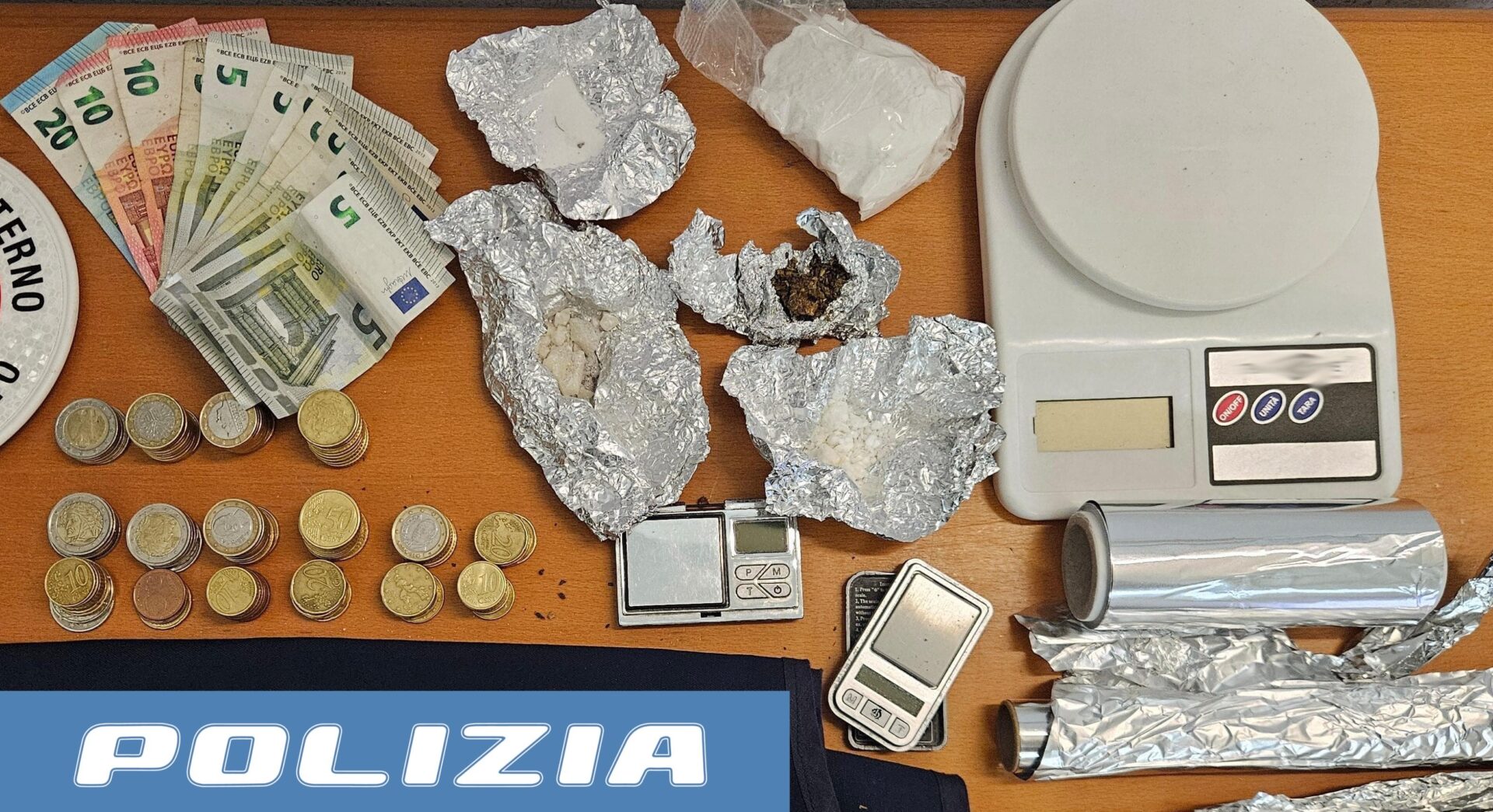 CATANIA. SCOPERTA CASA DI SPACCIO , 45ENNE ARRESTATO DALLA SQUADRA MOBILE PER SPACCIO E DENUNCIATO INSTALLAZIONE ILLEGALE DI SLOT MACHINE