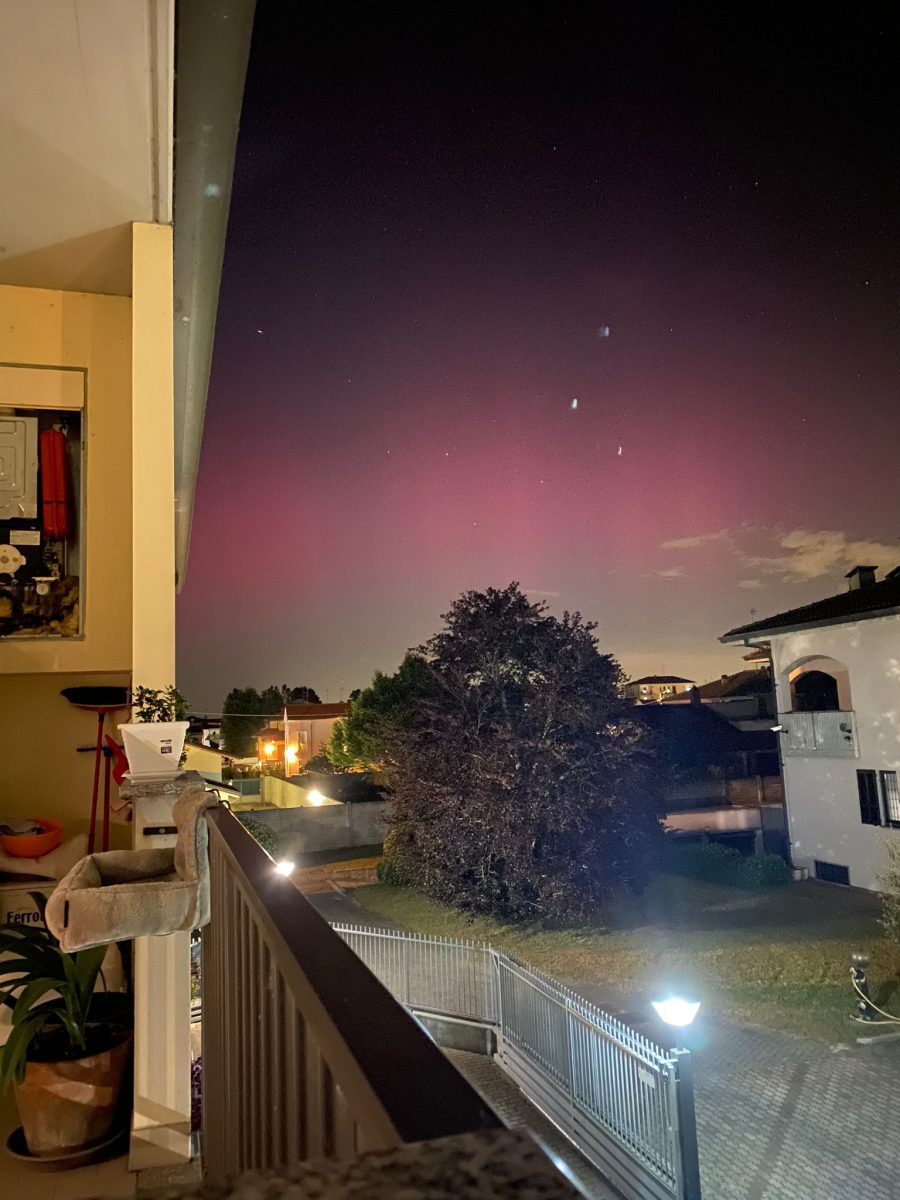 IN CORSO UNA VIOLENTISSIMA TEMPESTA GEOMAGNETICA, AURORA BOLEARE VISIBILE DA TUTT’ITALIA: LE FOTO