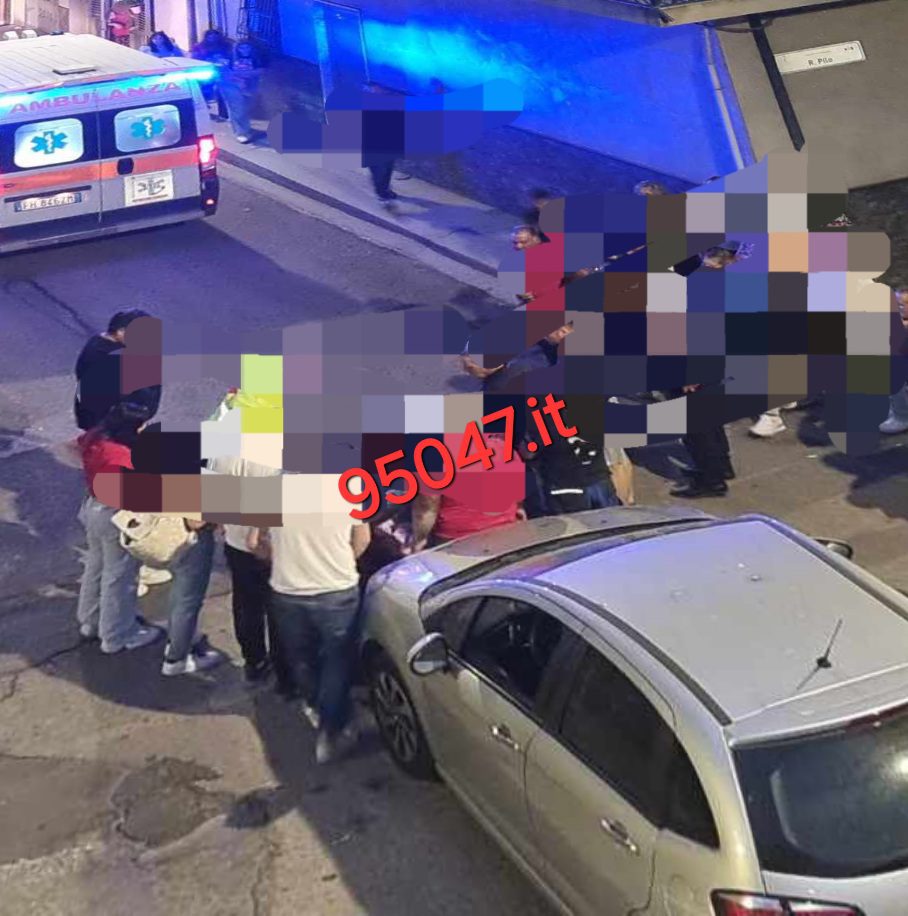 PATERNO'- INCIDENTE IN VIA CREMONA, SCONTRO FRA SCOOTER E AUTO: UN FERITO