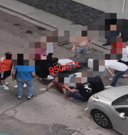 PATERNO'- INCIDENTE IN VIA CREMONA, SCONTRO FRA SCOOTER E AUTO: UN FERITO