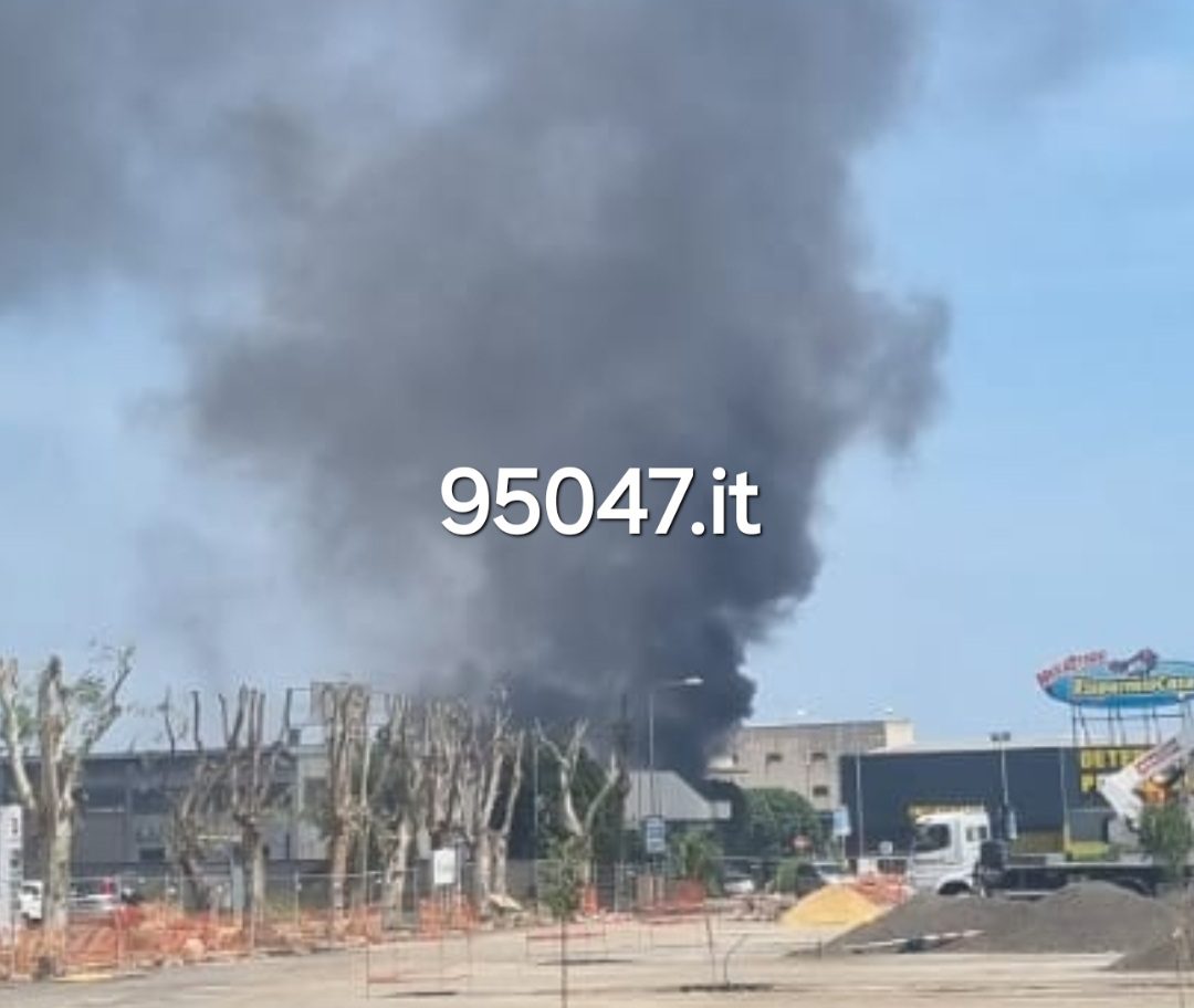 MISTERBIANCO: IN FIAMME DIVERSE AUTO IN UN PARCHEGGIO