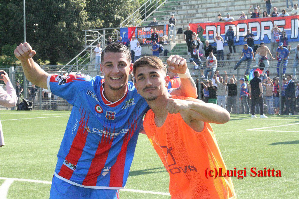 PATERNO’ CALCIO: LA FESTA CONTINUA, RIVIAMO LA FINALE TRA TIFOSI E FESTEGGIAMENTI