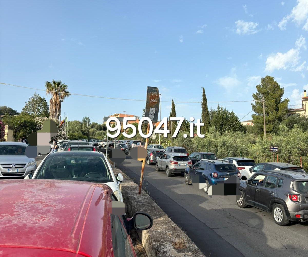 PATERNO'. MANIFESTAZIONE IN VIA CONTESSA ADELAIDE: TRAFFICO IN TILT NEI PRESSI DELLO SVINCOLO E VIA LIMITROFE