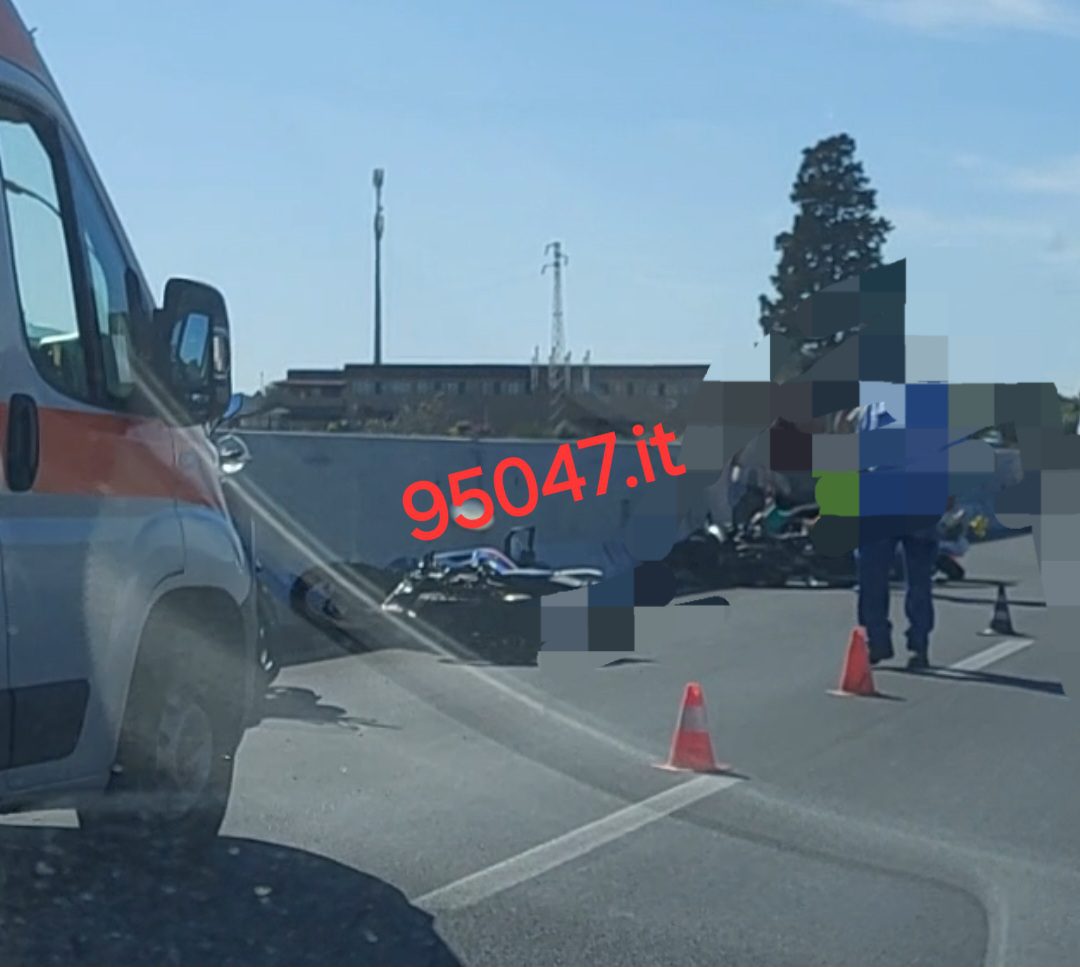 SCONTRO TRA DUE MOTO SULLA SUPERSTRADA 121, DUE FERITI
