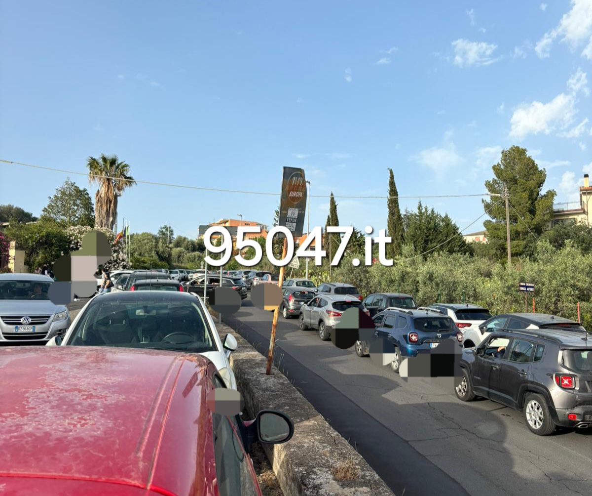 PATERNO'. MANIFESTAZIONE IN VIA CONTESSA ADELAIDE: TRAFFICO IN TILT NEI PRESSI DELLO SVINCOLO E VIA LIMITROFE