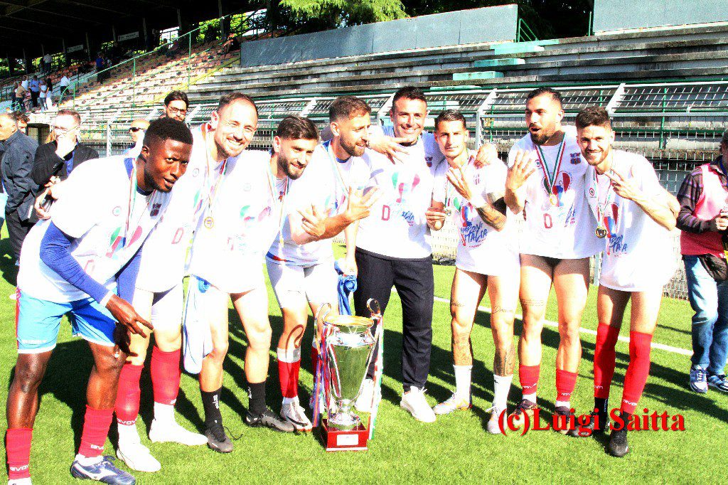PATERNO’ CALCIO: LA FESTA CONTINUA, RIVIAMO LA FINALE TRA TIFOSI E FESTEGGIAMENTI
