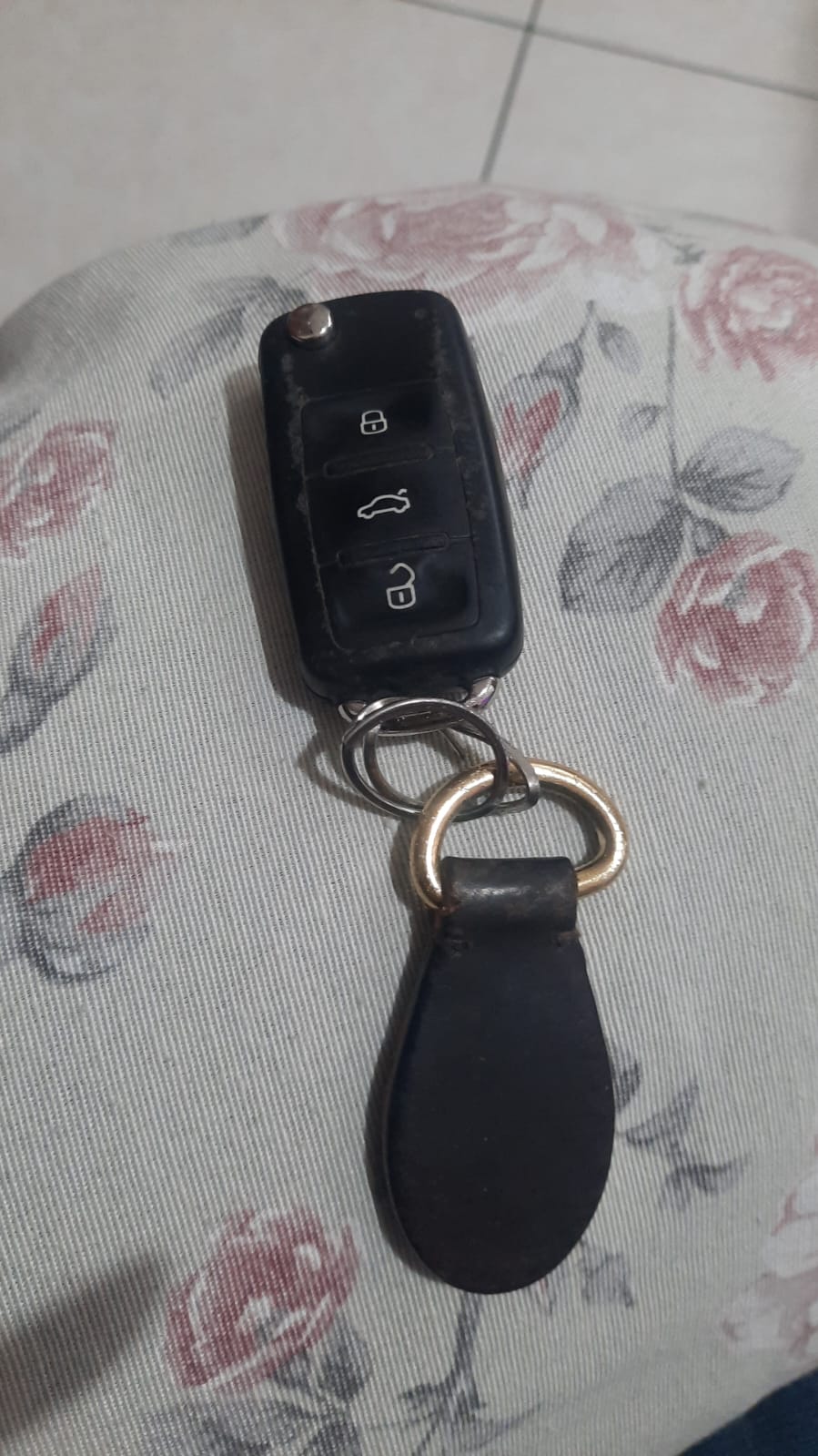 PATERNO. QUESTE CHIAVI RITROVATE IN VIA VITTORIO EMANUELE