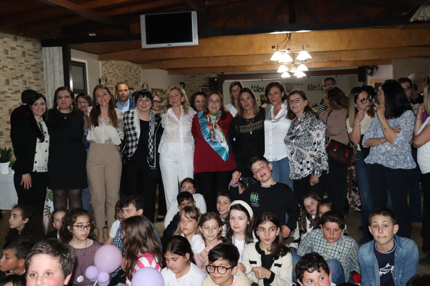 RAGALNA IN FESTA PER IL SESSANTESIMO COMPLEANNO DELLA MAESTRA GIUSEPPINA