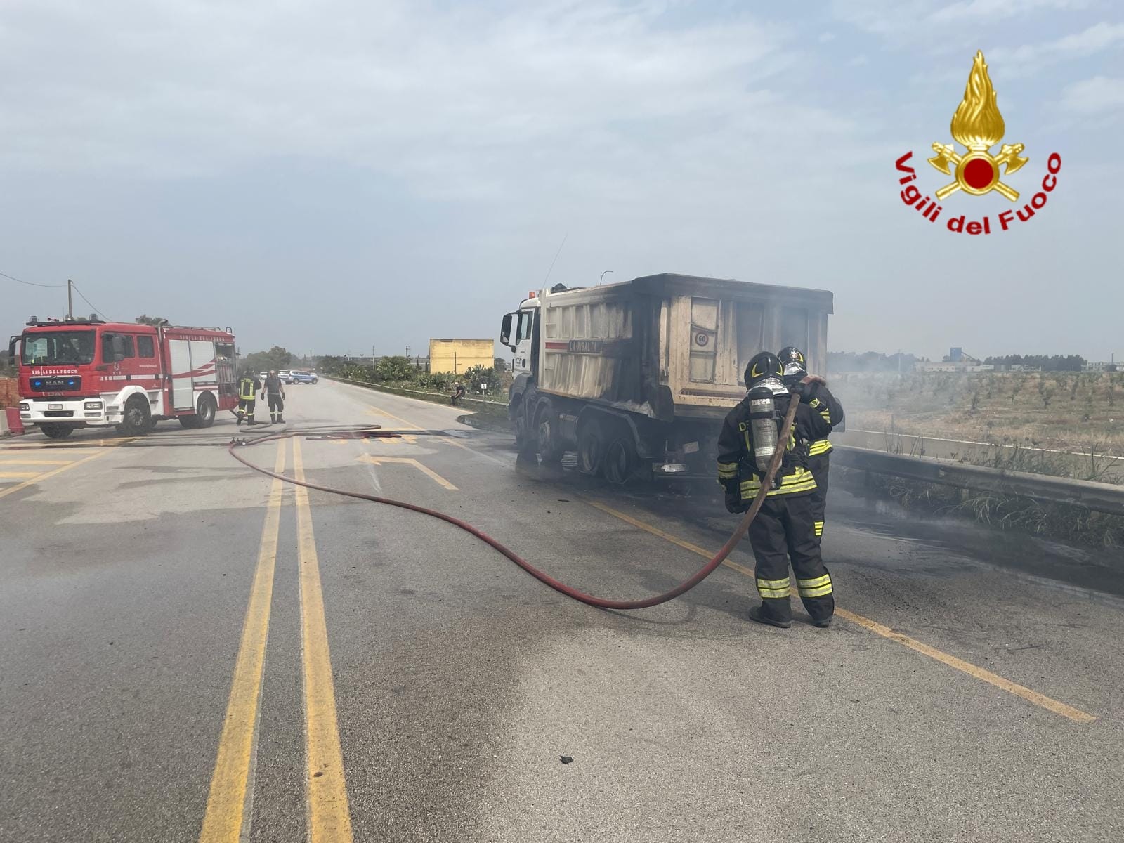 MOTTA SANT’ANASTASIA, CAMION IN FIAMME SULLA STRADA STATALE 192