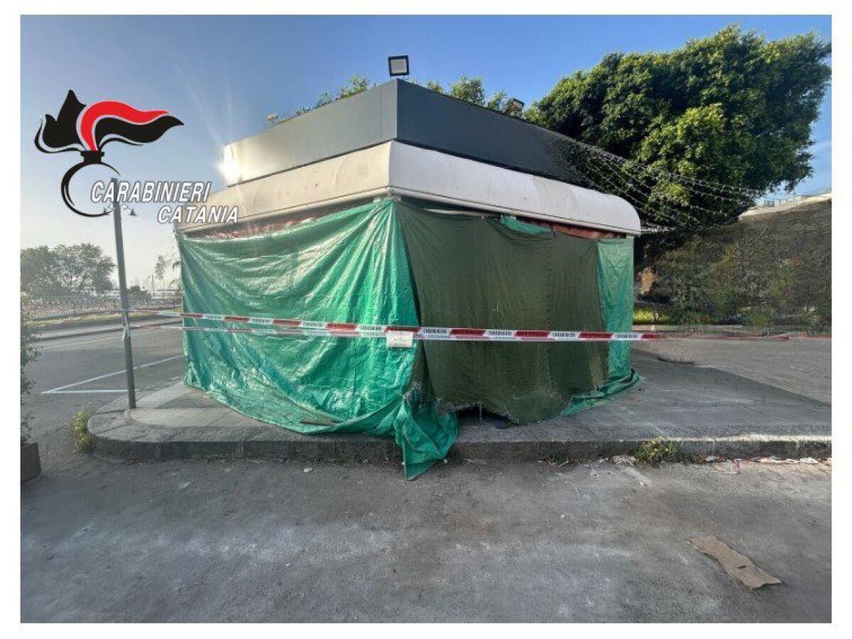 RIPOSTO. RISTRUTTURA IL CHIOSCO MA NON È AUTORIZZATO DA NESSUNO: DENUNCIATO UN 29ENNE DEL POSTO - 