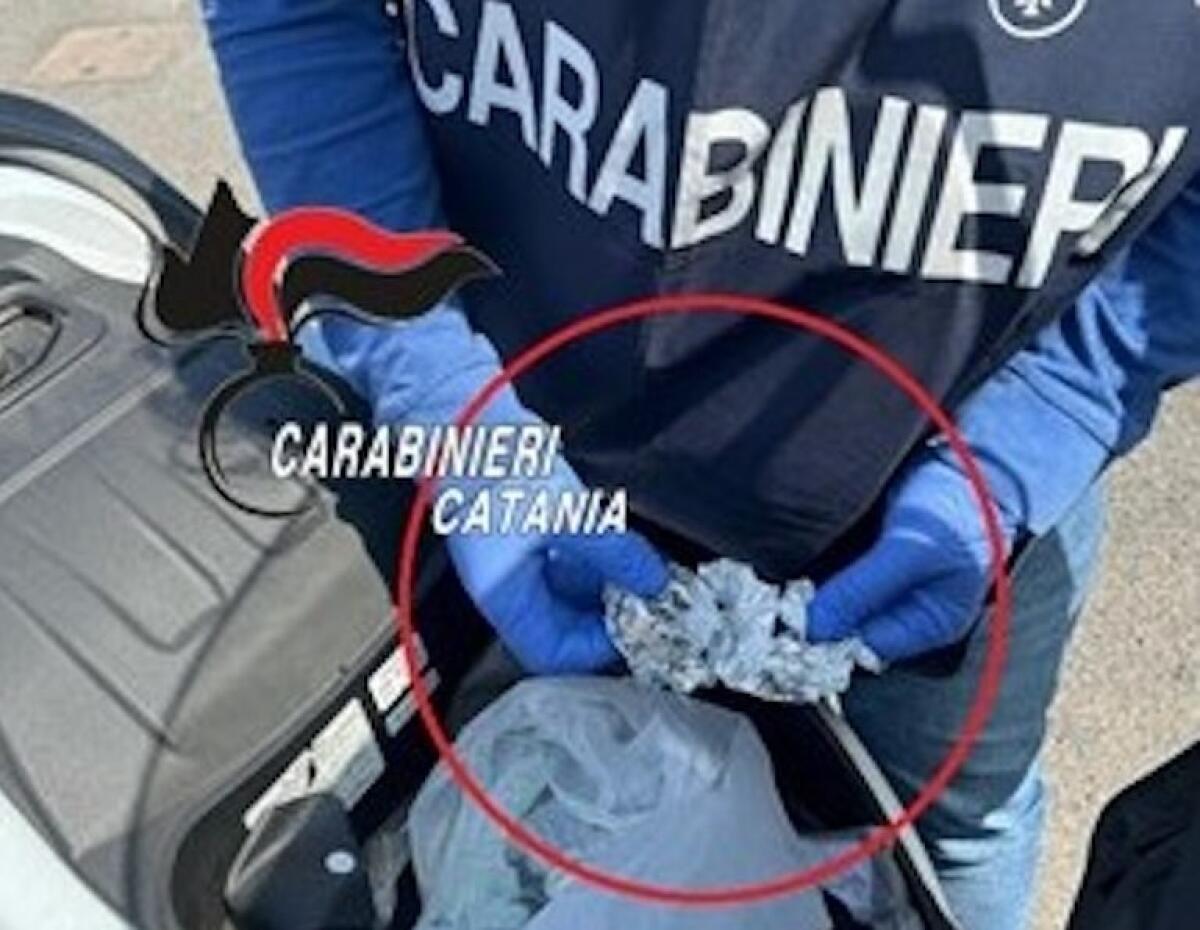 CATANIA, PUSHER IN AZIONE A LIBRINO: ARRESTATI - 