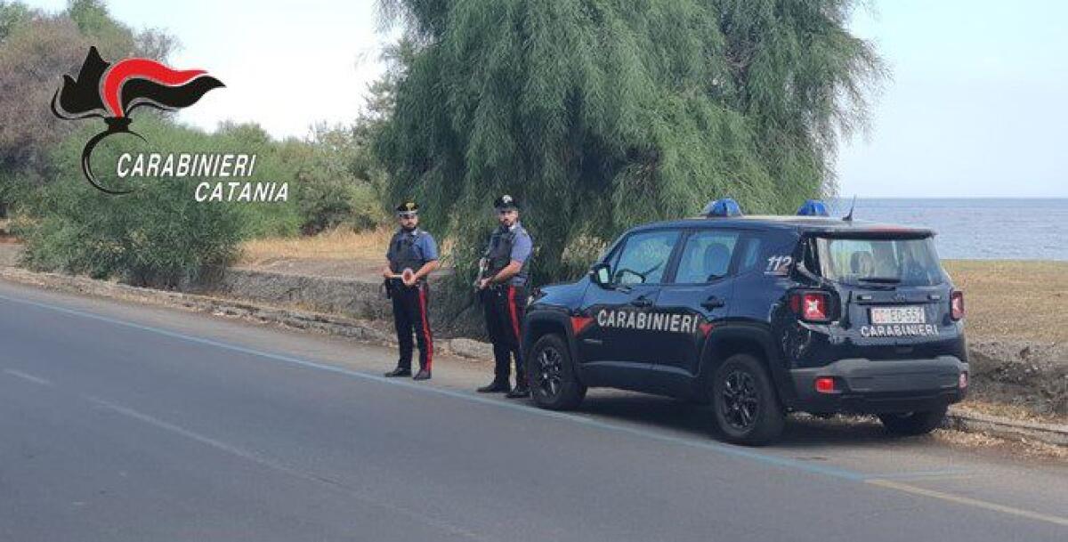 FIUMEFREDDO. UOMO MINACCIA LA EX CON UNA SEGA DA POTATURA, LA LITE SCATENATA DA UNA PORTA DEL FRIGORIFERO CHIUSA MALE - 