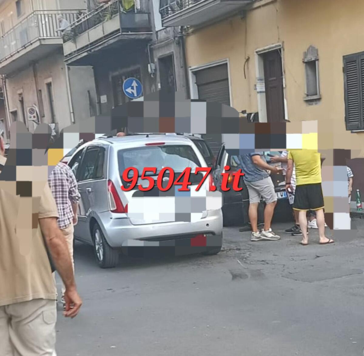 INCIDENTE A PATERNÒ: SCONTRO TRA DUE AUTOVETTURE IN VIA FALLICA - 