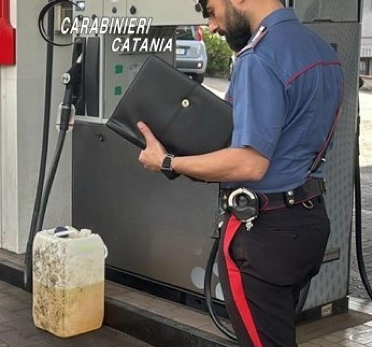 SANT’AGATA LI BATTIATI . TENTA DI RUBARE LA BENZINA DAL DISTRIBUTORE MA VIENE SCOPERTO DAI CARABINIERI - 