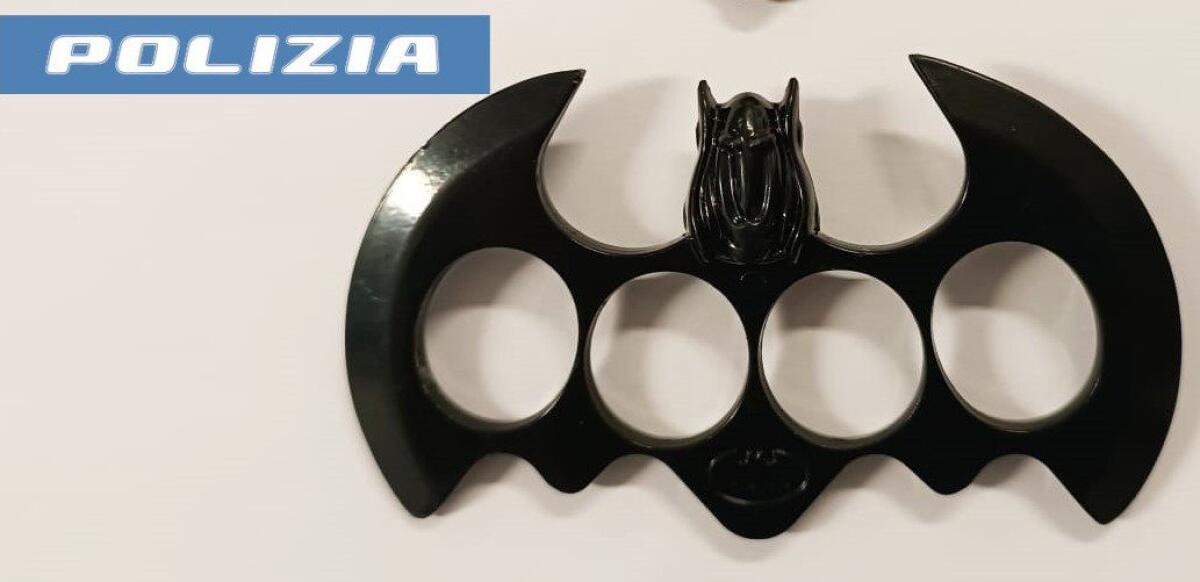 CATANIA. VOLEVA SALIRE SUL VOLO PER VERONA CON UN TIRAPUGNI ALLA “BATMAN” - 