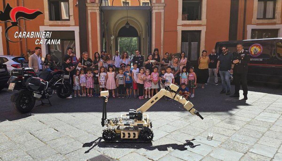 I BAMBINI DEL “NARCISO” IN VISITA AL COMANDO PROVINCIALE CARABINIERI DI CATANIA - 