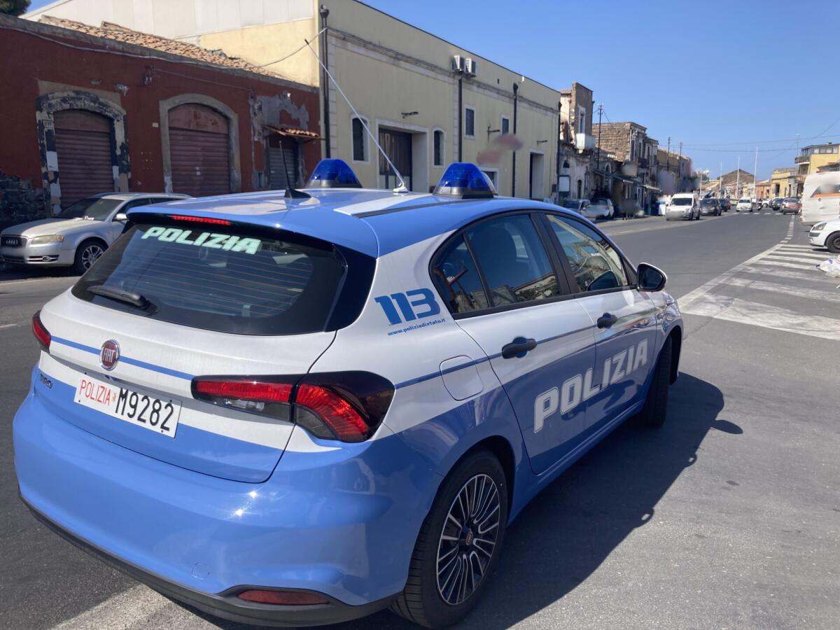 CATANIA. 79ENNE NON SI FERMA ALL'ALT: BLOCCATO DOPO UNA FUGA PERICOLOSA PER LE VIE DELLA CITTÀ, DENUNCIAT - 