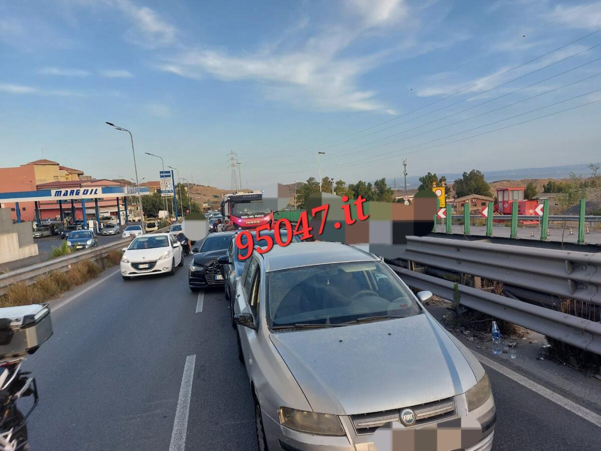 TAMPONAMENTO SULLA SS121 IN DIREZIONE PATERNÒ, DUE FERITI E  LUNGHE CODE - 