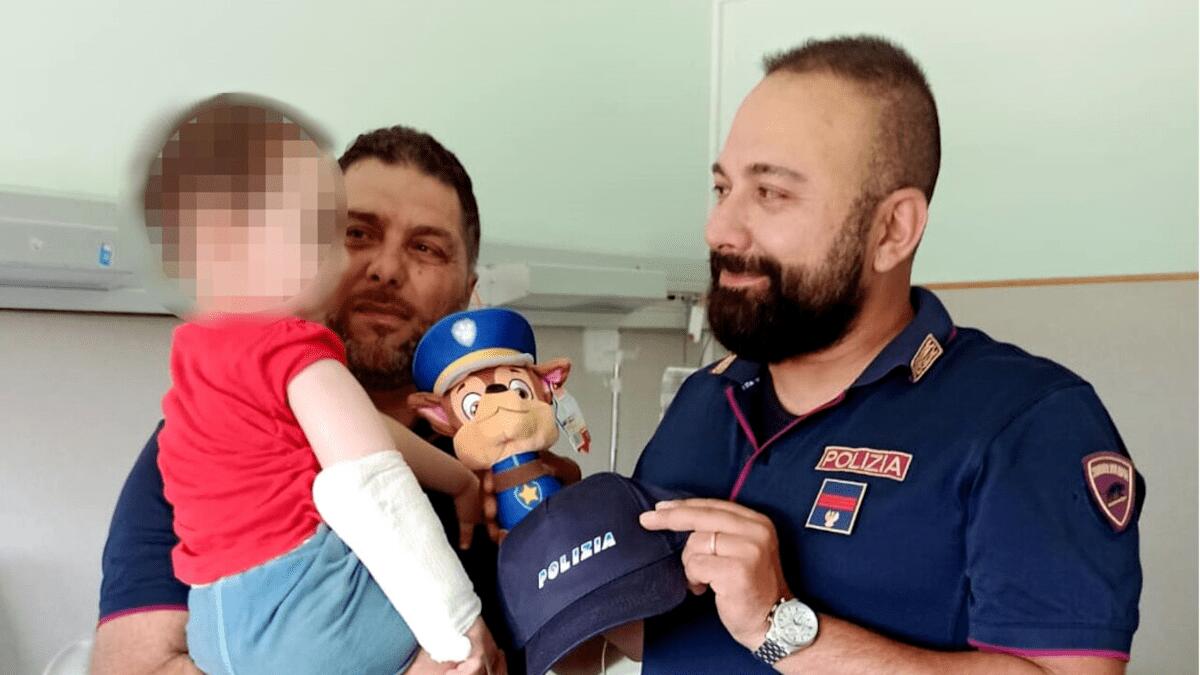 ACIREALE. BIMBO 18 MESI CON GRAVE CRISI RESPIRATORIA, SOCCORSO DA POLIZIA - 