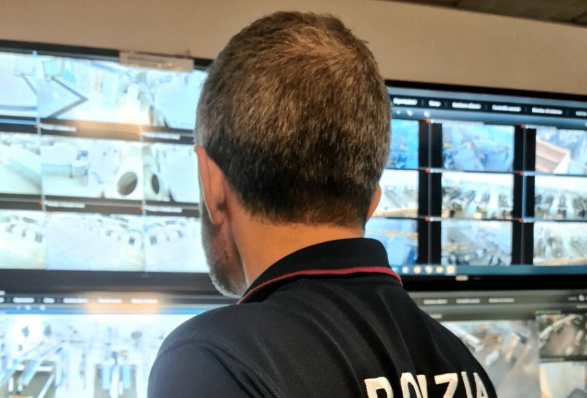 CATANIA. RUBA UN PAIO DI OCCHIALI DA SOLE IN AEROPORTO E SI IMBARCA, SCOPERTO E DENUNCIATO A MILANO - 